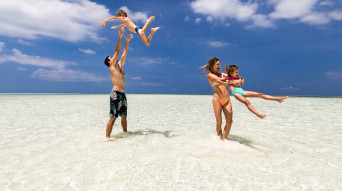 zanzibar famiglia in spiaggia