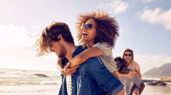 zanzibar amici in spiaggia