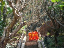 laos monaci sulle scale
