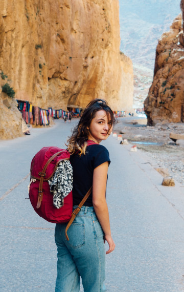 ragazza nel canyon