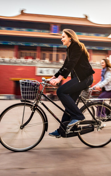 cina ragazza in bici