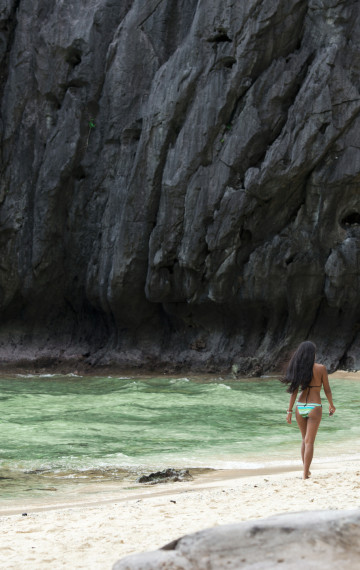 filippine donna in spiaggia