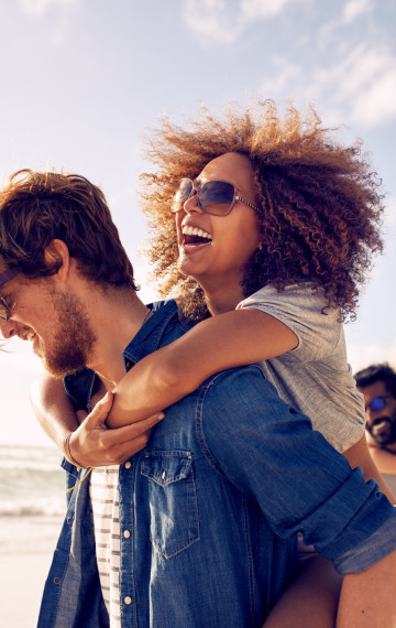 zanzibar amici in spiaggia