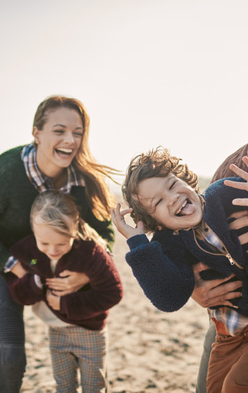 svezia famiglia in spiaggia