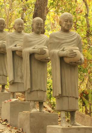 cambogia statue