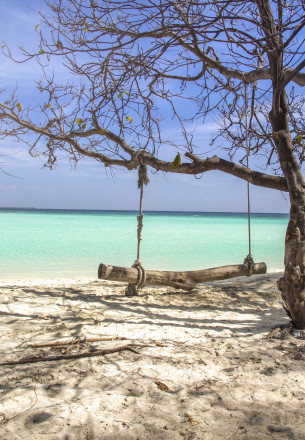 indonesia altalena sulla spiaggia