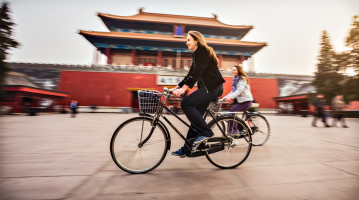 cina ragazza in bici