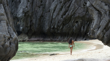filippine donna in spiaggia