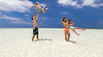 zanzibar famiglia in spiaggia