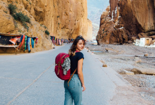 ragazza nel canyon