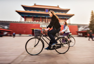 cina ragazza in bici