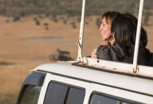 Kenya ragazze su jeep