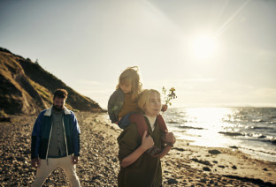 danimarca famiglia in spiaggia