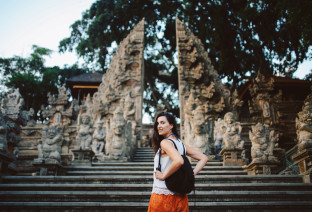 indonesia turista al tempio