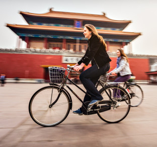 cina ragazza in bici