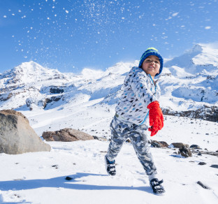 nuova zelanda bambino sulla neve