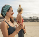 Yoga sulla spiaggia