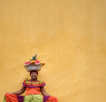 colombia donna in abito tradizionale