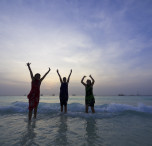 zanzibar amiche in spiaggia