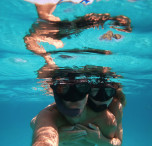 kenya coppia che fa snorkeling