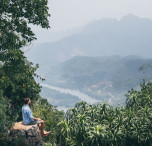 laos uomo sulla valle