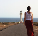 baleari ragazza con faro