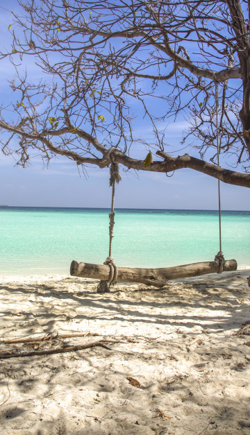indonesia altalena sulla spiaggia