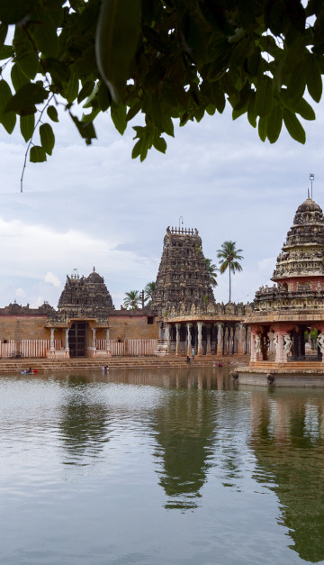 india tempio sul lago