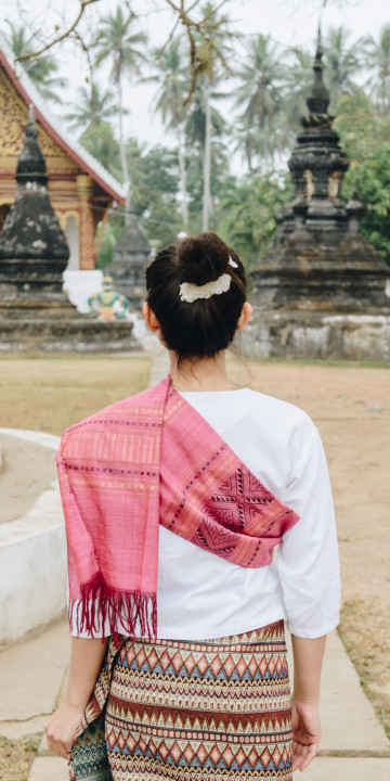 laos donna in abiti tradizionali